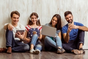 Comment les jeunes consomment le mobile, la TV et Internet en Belgique ?